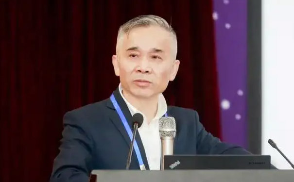 楊百寅 清華大學(xué)經(jīng)濟管理學(xué)院領(lǐng)導(dǎo)力與組織管理系主任
